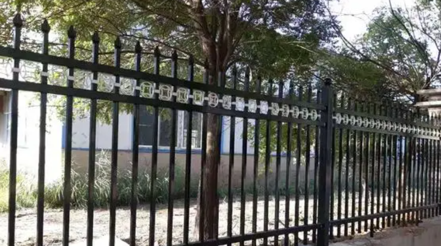 奇亿注册锌合金护栏与市场同类护栏相比有哪些异同