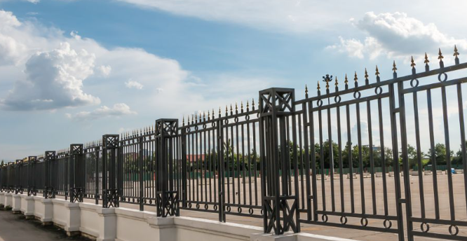 栏杆材质大比拼！锌钢材质阳台护栏更优势奇亿