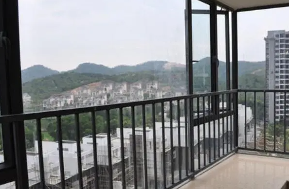 奇亿买房者对阳台栏杆的注意事项以及图片说明