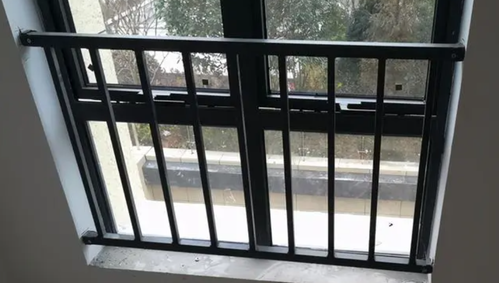 奇亿飘窗护栏哪种好以及它的安装方法