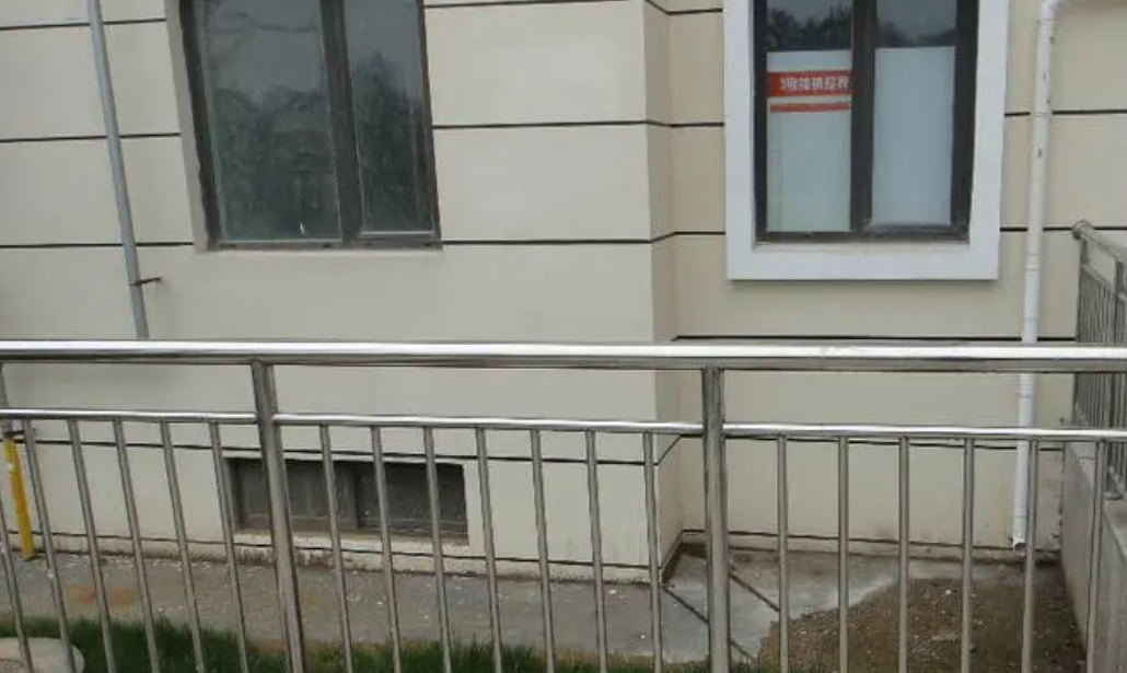 锌钢护栏对比不绣钢栏杆奇亿