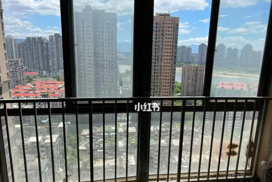 奇亿开发商送的阳台护栏拆不拆？